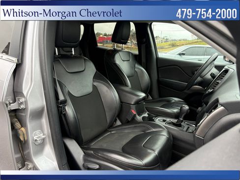 Used 2020 Jeep Cherokee Latitude Plus image 31