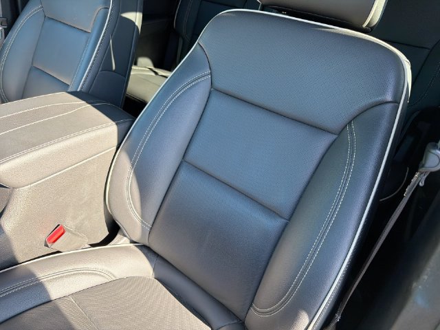 Used 2023 Chevrolet Traverse Premier FWD image 14