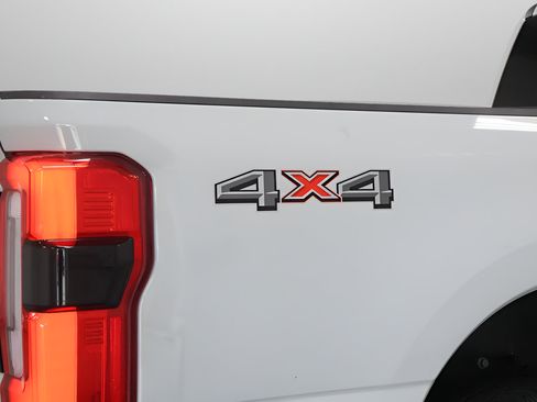 Used 2025 Ford F250 Platinum AWD/4WD image 39