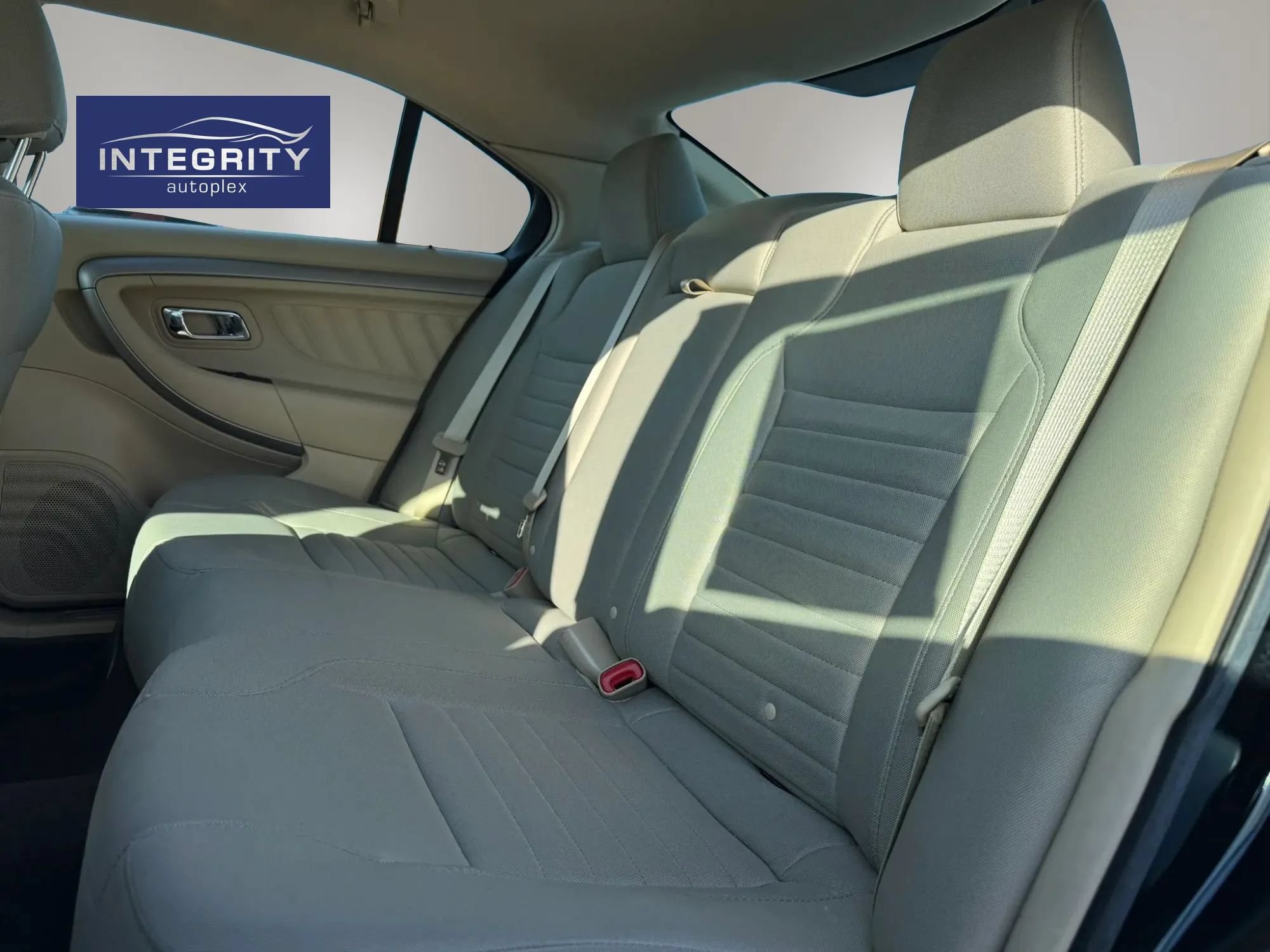 Used 2018 Ford Taurus SE FWD image 30