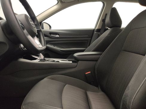 Used 2024 Nissan Altima 2.5 SV FWD image 17