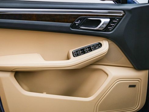 Certified 2026 Porsche Macan AWD/4WD image 27