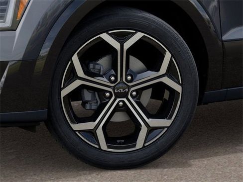 New 2025 Kia Niro EX Touring image 9