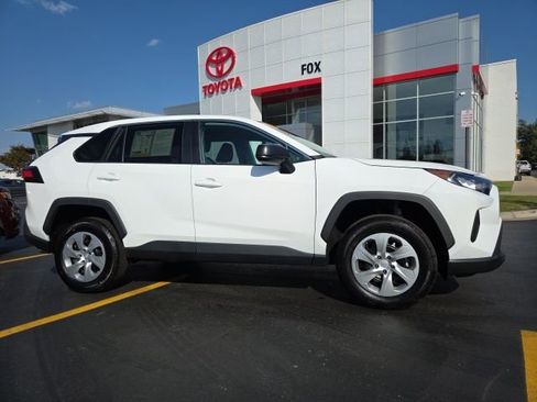 Used 2022 Toyota RAV4 LE image 1