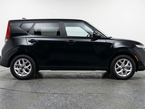 Used 2025 Kia Soul LX w/ LX Technology Package image 11