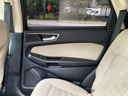 Used 2015 Ford Edge SEL FWD image 16