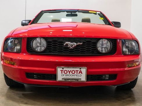 Used 2005 Ford Mustang Convertible RWD image 3