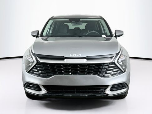 Used 2023 Kia Sportage LX FWD image 2