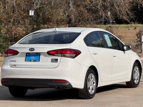 Used 2017 Kia Forte LX image 11