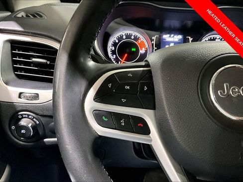 Used 2022 Jeep Cherokee Latitude AWD/4WD image 17