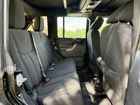 Used 2016 Jeep Wrangler Unlimited Sport w/ Connectivity Group image 35