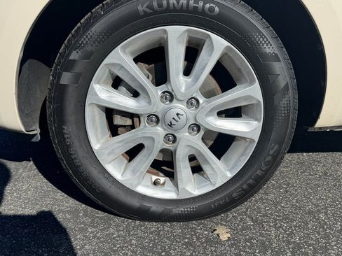 Used 2013 Kia Soul + w/ Eco Pkg image 9