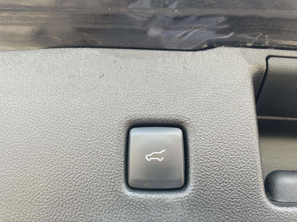 Used 2025 Ford Escape Platinum AWD/4WD image 20
