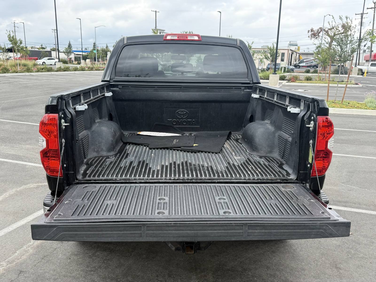 Used 2014 Toyota Tundra Limited w/ Limited Premium Package AWD/4WD image 9