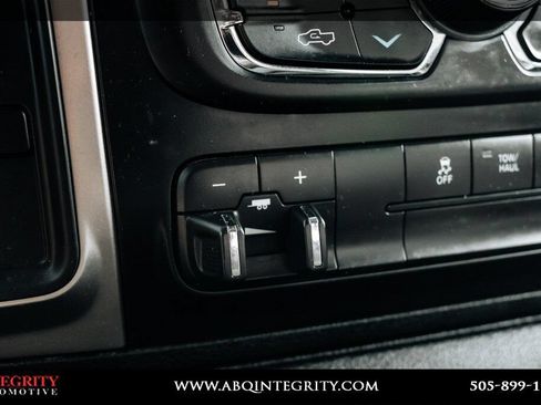 Used 2018 RAM 2500 SLT AWD/4WD image 33