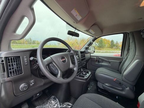 Used 2024 GMC Savana 2500 w/ Driver Convenience Package image 9