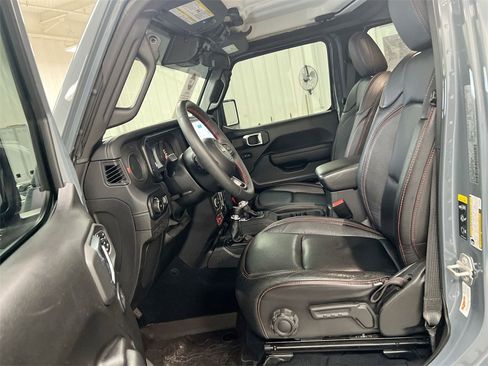 Used 2024 Jeep Wrangler Unlimited Rubicon w/ XTREMEE 35" Tire Package image 18