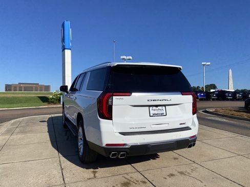Used 2025 GMC Yukon XL Denali AWD/4WD image 9