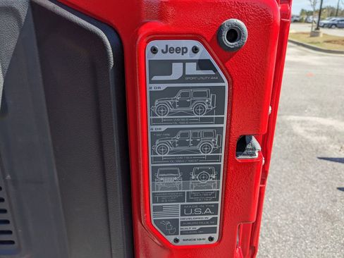 Certified 2025 Jeep Wrangler Unlimited Sahara image 21