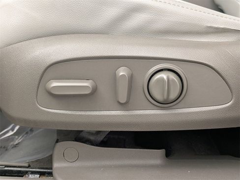 Used 2018 Chevrolet Traverse Premier image 13