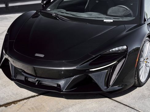 Used 2025 McLaren Artura Spider image 6