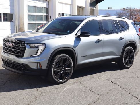 Used 2024 GMC Acadia Elevation w/ Black Edition image 5