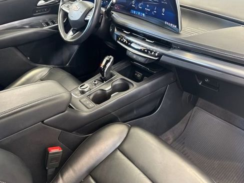 Certified 2024 Cadillac XT4 Premium Luxury image 16