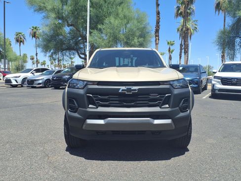Used 2024 Chevrolet Colorado Trail Boss w/ Advanced Trailering Package AWD/4WD image 2