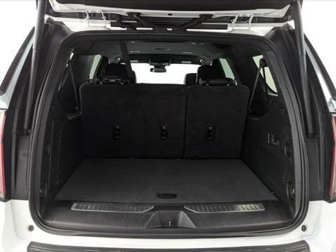 Used 2023 Chevrolet Suburban Premier image 19
