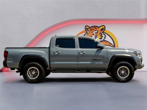 Used 2019 Toyota Tacoma TRD Off-Road AWD/4WD image 4
