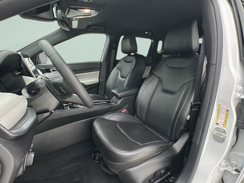 Used 2025 Jeep Compass Limited AWD/4WD image 14