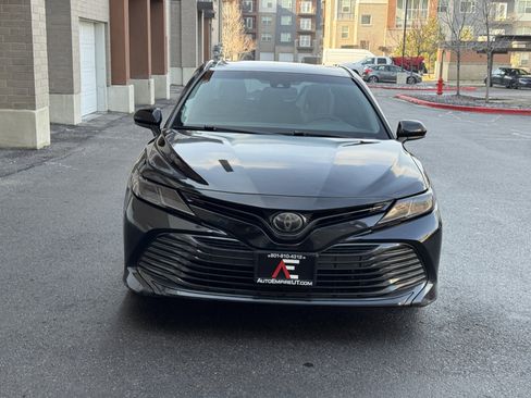 Used 2018 Toyota Camry LE image 9