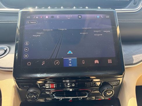 Used 2022 Jeep Grand Cherokee Limited AWD/4WD image 11