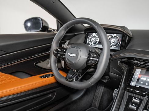 Used 2025 Aston Martin DB12 Coupe image 20