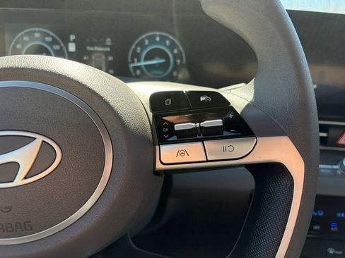 Used 2024 Hyundai Elantra SEL image 22