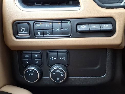 Used 2021 Chevrolet Suburban Premier AWD/4WD image 12