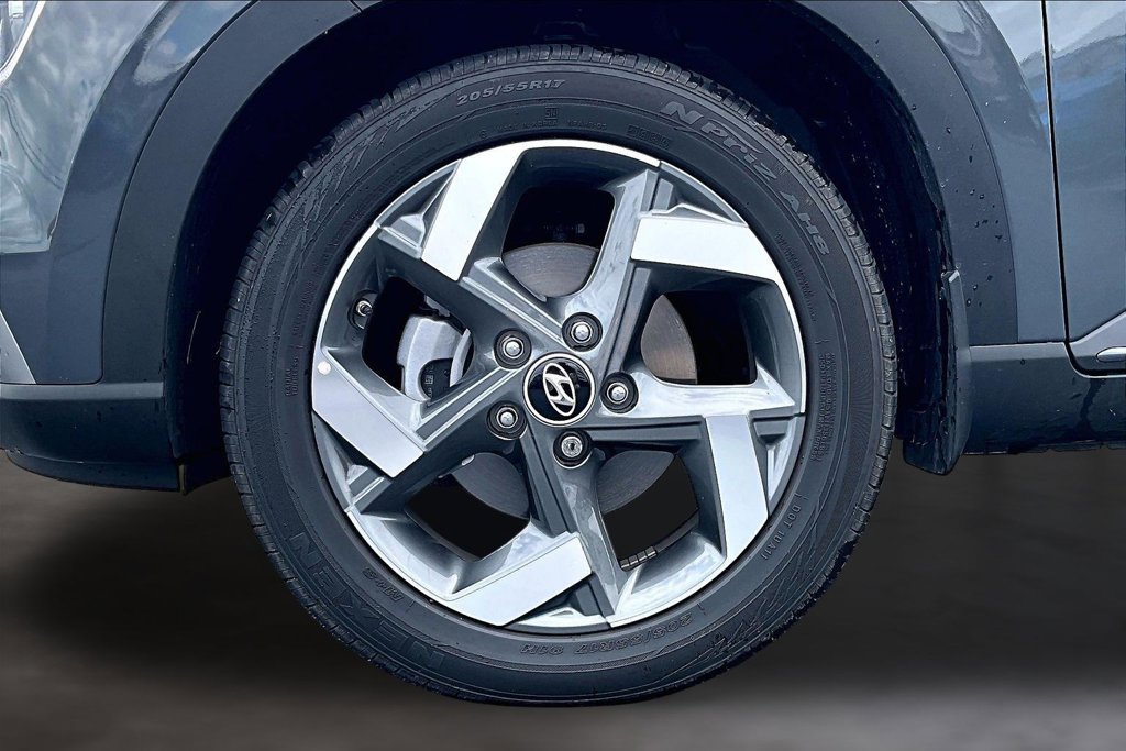 Used 2025 Hyundai Venue Limited FWD image 9