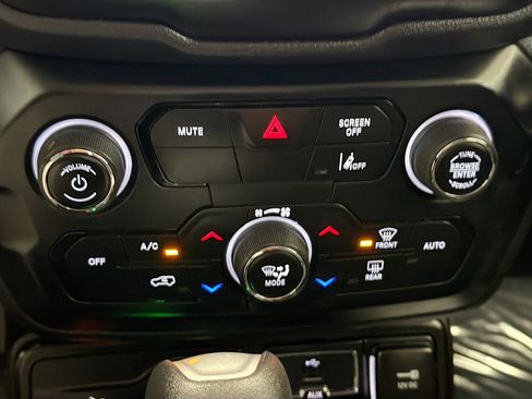 Used 2023 Jeep Renegade Latitude image 9