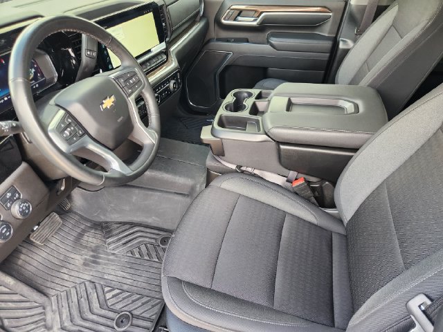 Used 2024 Chevrolet Silverado 2500 LT AWD/4WD image 3