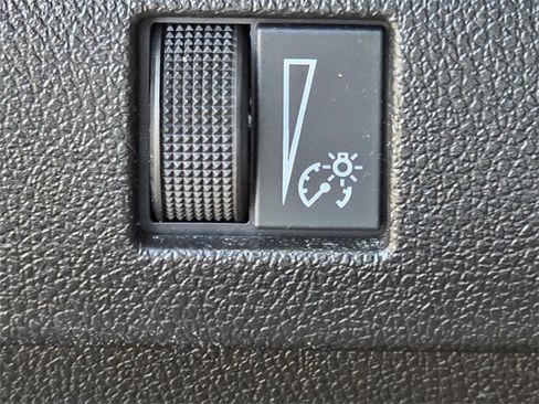 Used 2023 GMC Canyon Denali image 36