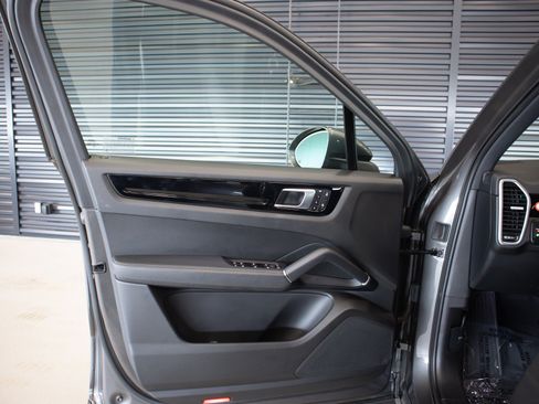 Certified 2023 Porsche Cayenne AWD/4WD image 23