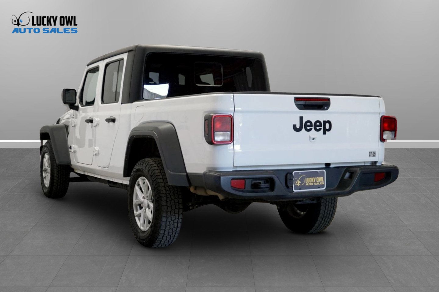 Used 2023 Jeep Gladiator Sport AWD/4WD image 4