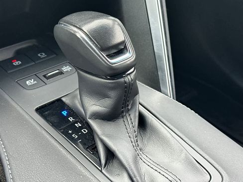 Used 2024 Toyota Venza LE image 23