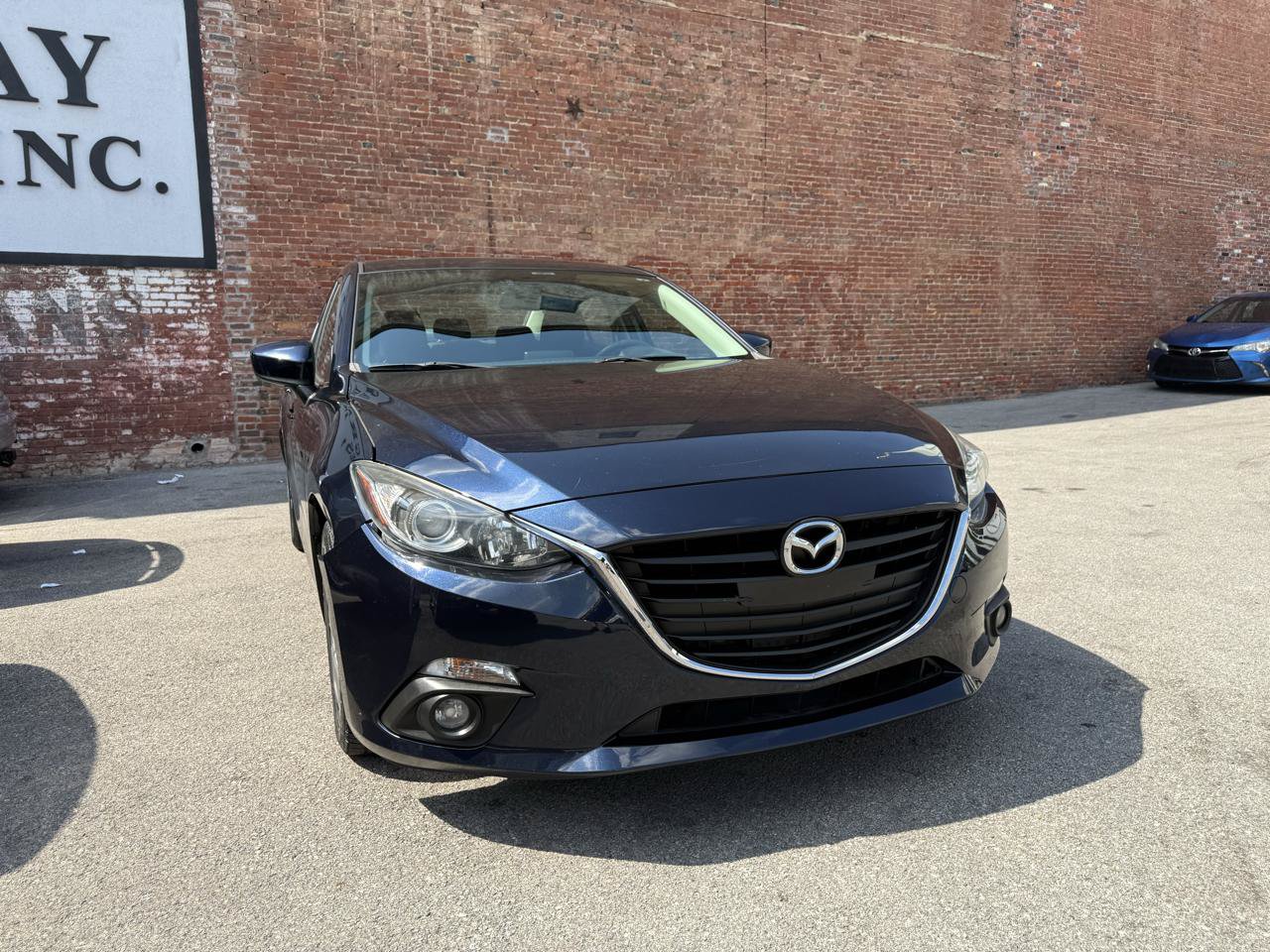 Used 2016 MAZDA MAZDA3 i Touring w/ Popular Equipment Package FWD image 2