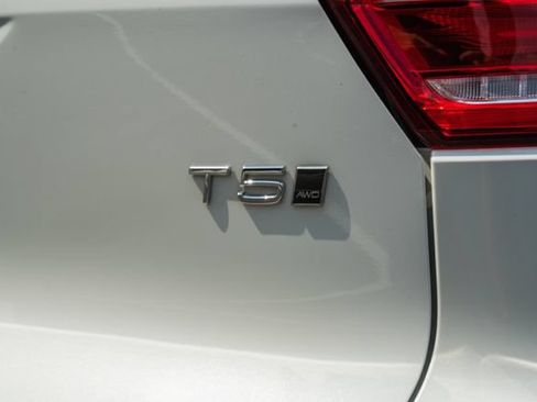 Used 2021 Volvo XC40 T5 Momentum w/ Premium Package AWD/4WD image 8