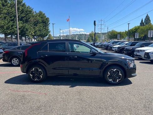 Certified 2024 Kia Niro Wind FWD image 8
