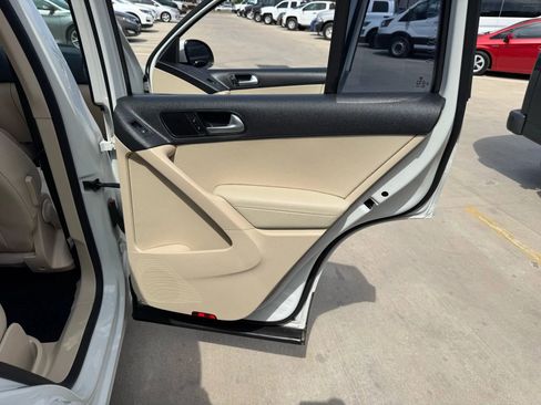 Used 2016 Volkswagen Tiguan S image 32