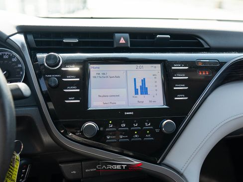 Used 2020 Toyota Camry LE image 25