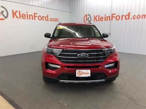 Used 2022 Ford Explorer XLT w/ Equipment Group 202A image 2