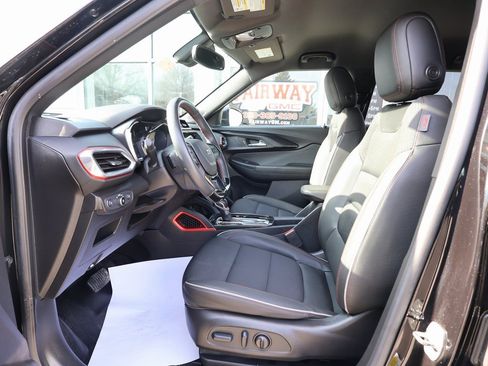 Used 2022 Chevrolet TrailBlazer RS w/ Technology Package image 12